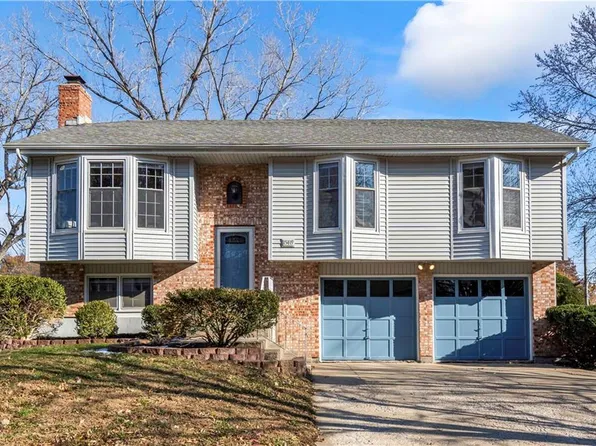 15419 S Summertree Ln, Olathe, KS 66062