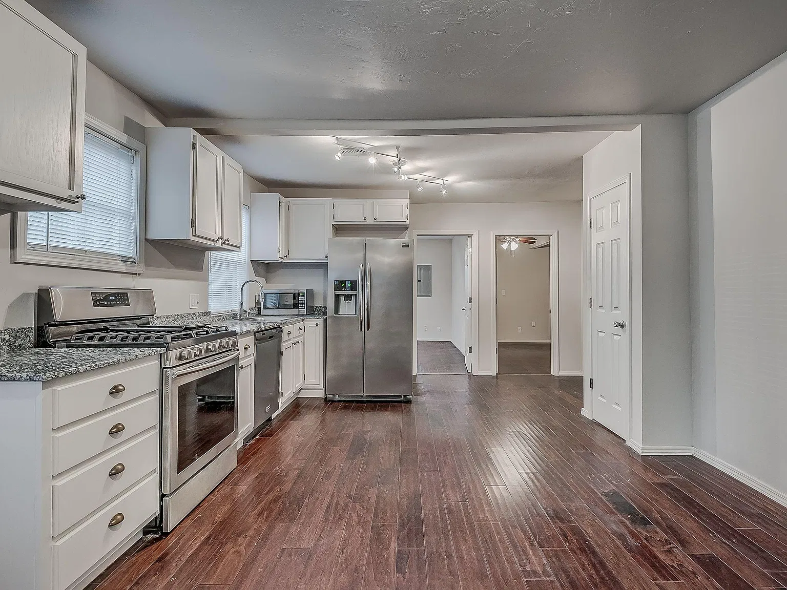 2 bed, 950 sqft, $1,250 — Photo 4