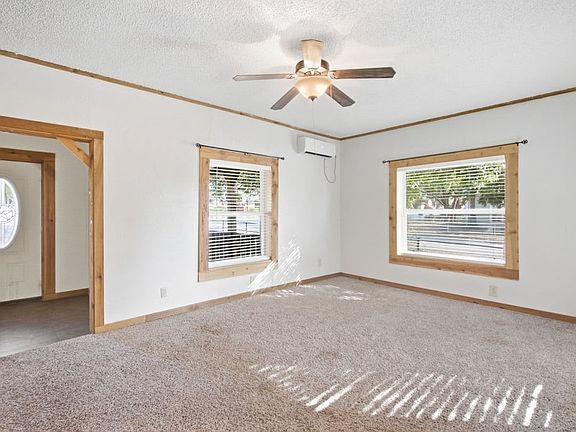 4th image of 901 W 8th St