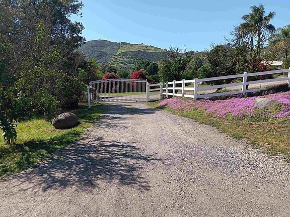 4th image of 334 Rainbow Crest Rd