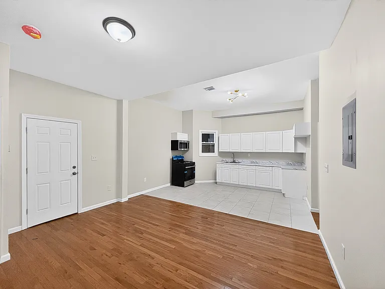 826 S 15th St — Photo 22