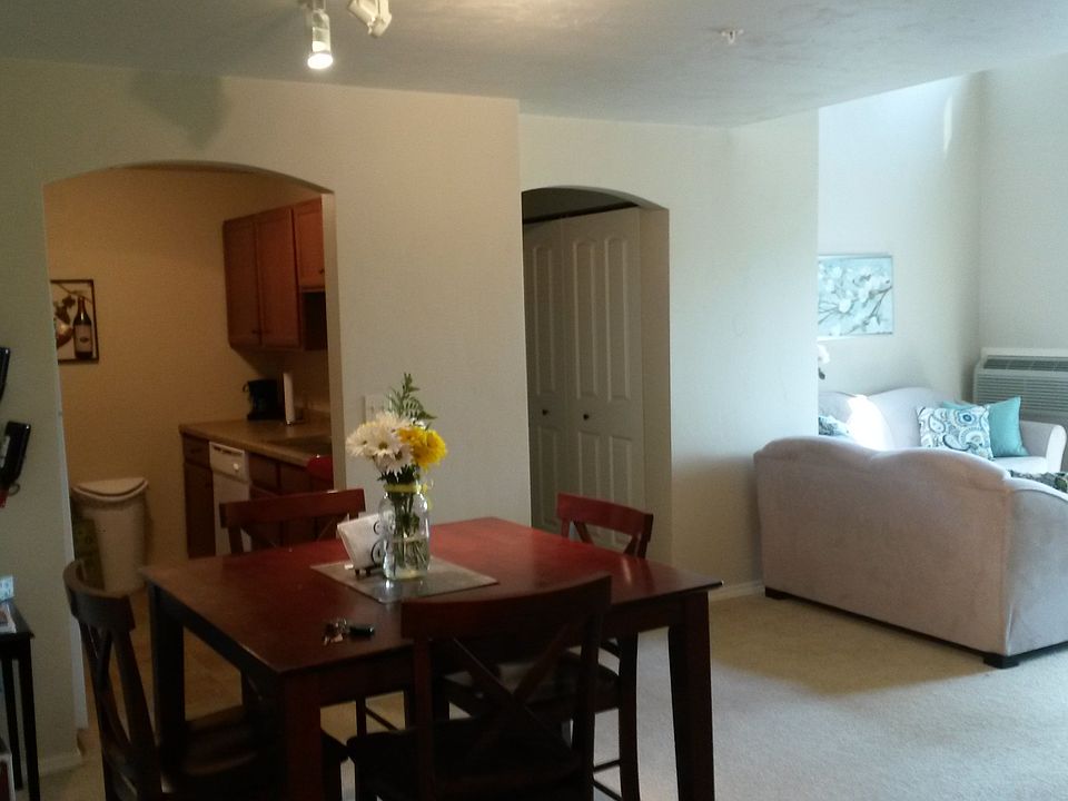 1st image of 212 W North St APT 202