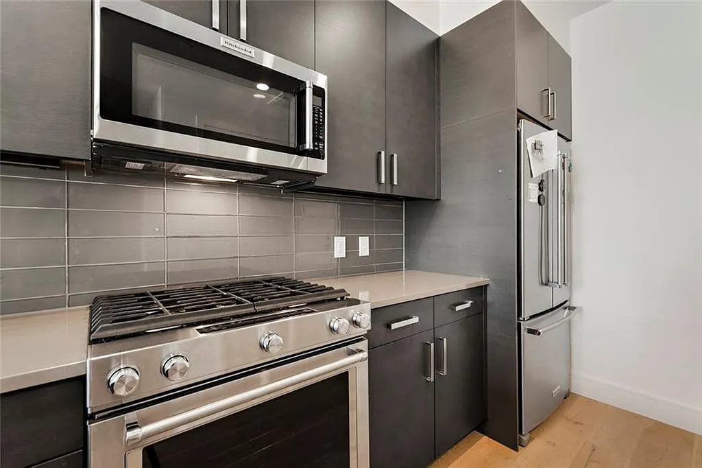 1 bed, 1.0 bath, 689 sqft, $3,200 — Photo 4