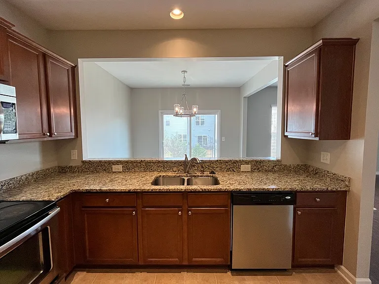 8206 Yaxley Hall Dr — Photo 5