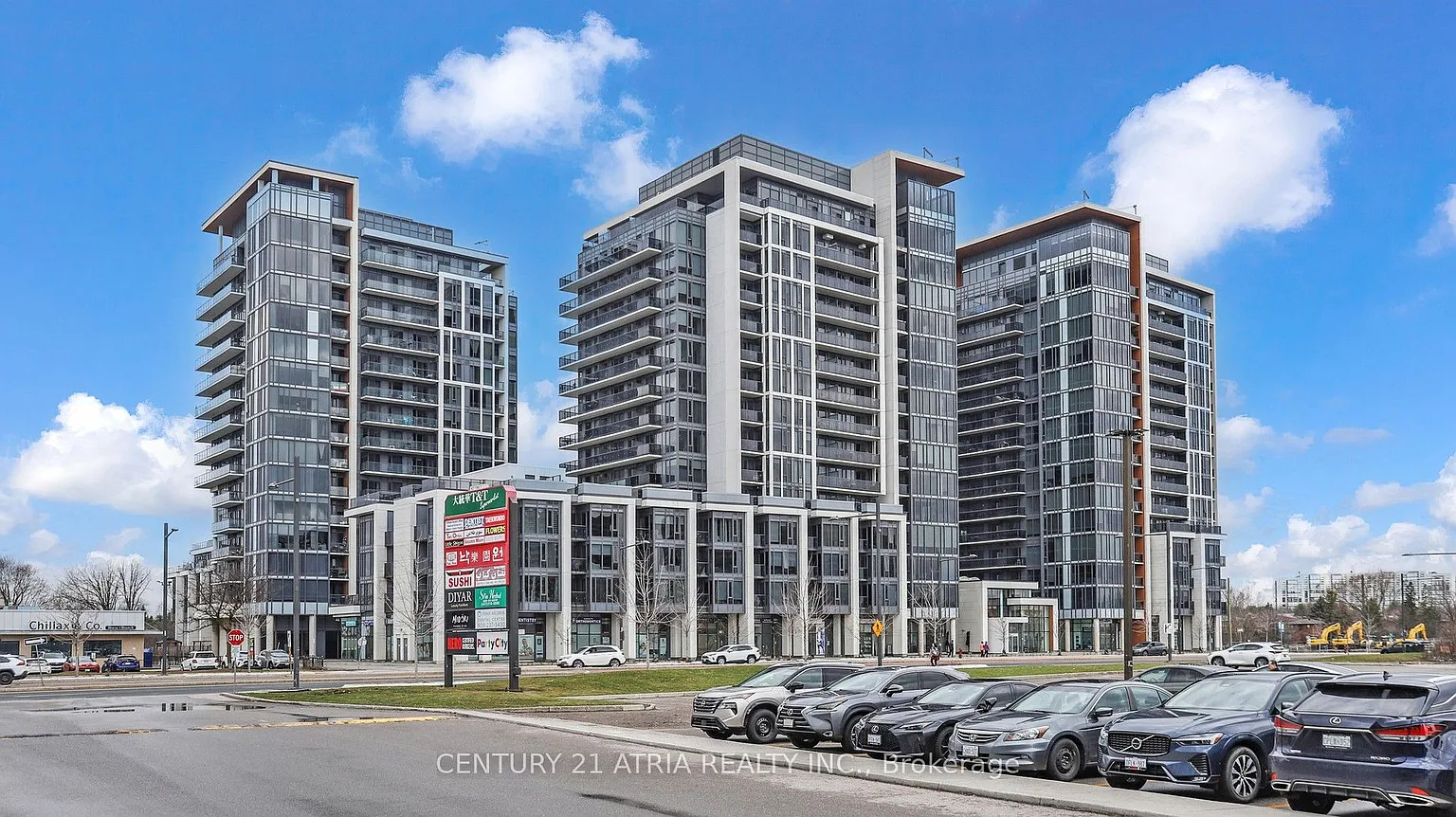 9600 Yonge St #207 photo 1