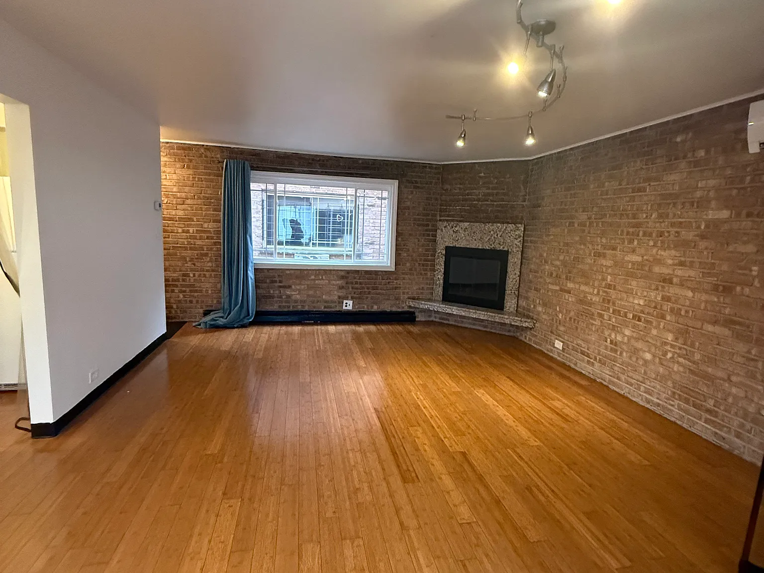 2 bed, 1.5 bath, 900 sqft, $2,100 — Photo 4