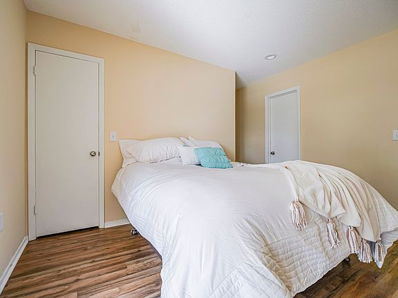 3rd image of 2800 Indian River Blvd APT P8