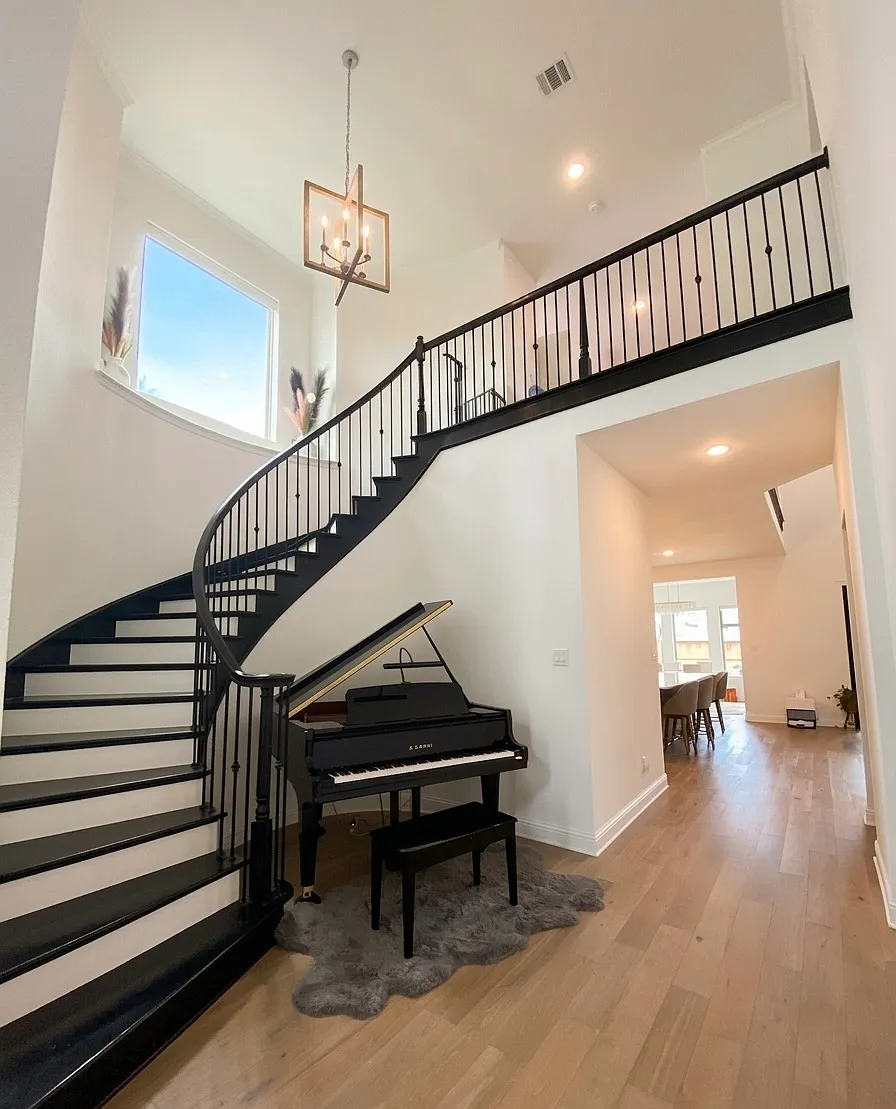 3091 Bates Dr — Photo 2
