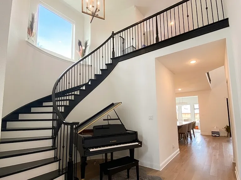 3091 Bates Dr — Photo 2