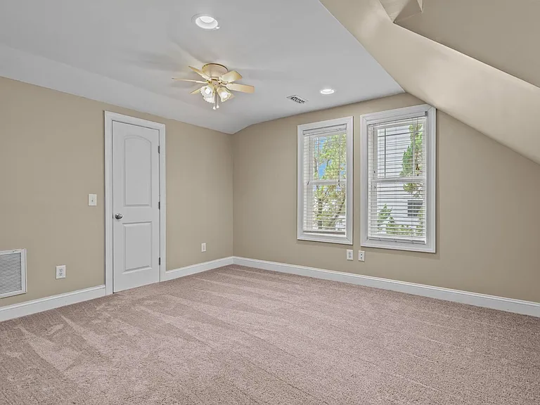 835 N Ashe St — Photo 47