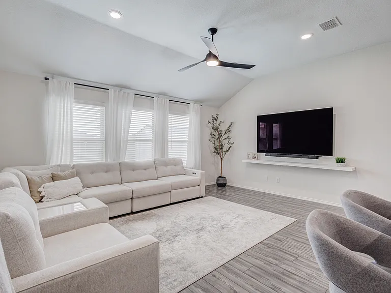 5376 Brahma Trl — Photo 2