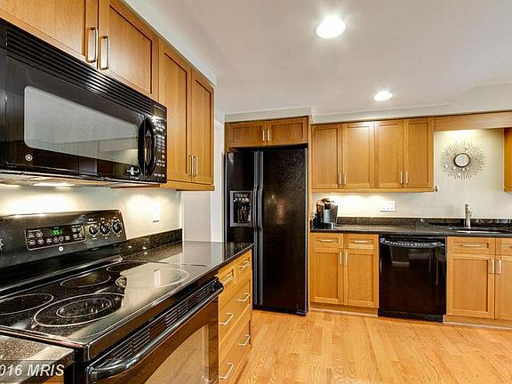 Under cabinet mount lighting