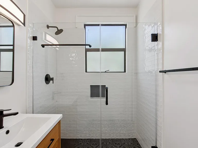 1370 Filbert St #1 — Photo 21