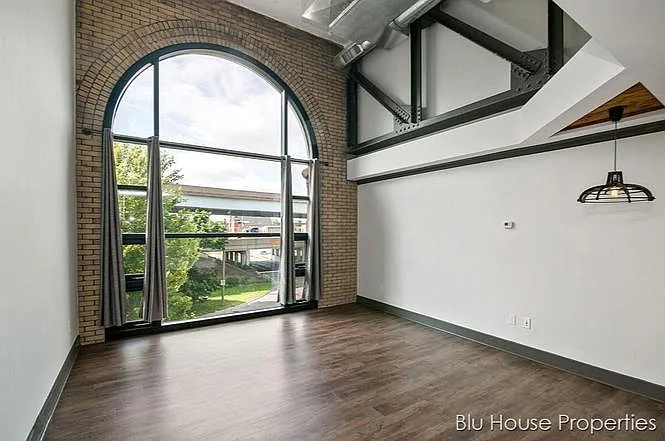 600 Broadway Ave NW #225 — Photo 2