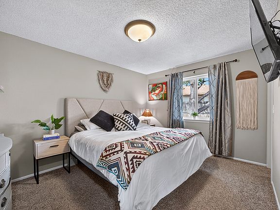 5th image of 8741 Field Pl