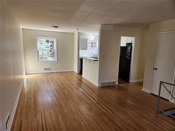 3rd image of 206 Mason Ave