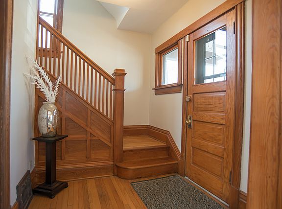 3rd image of 304 N Stone Ave