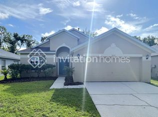 5706 Hawklake Rd, Lithia, FL 33547