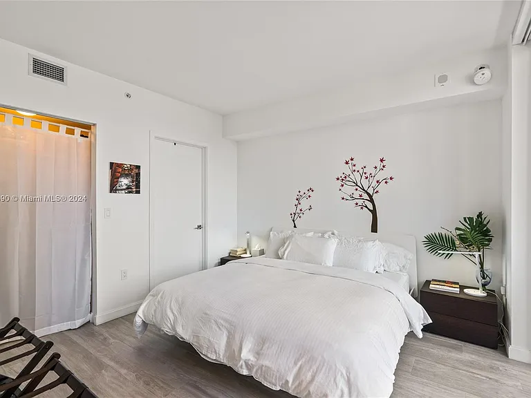 55 SW 9th St #1801 — Photo 10