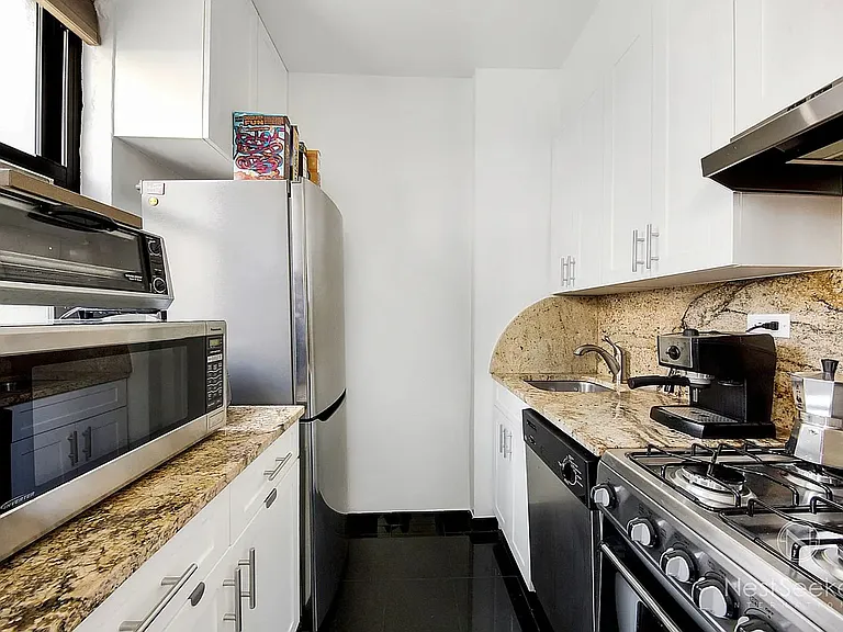 30 E 37th St #8F — Photo 5