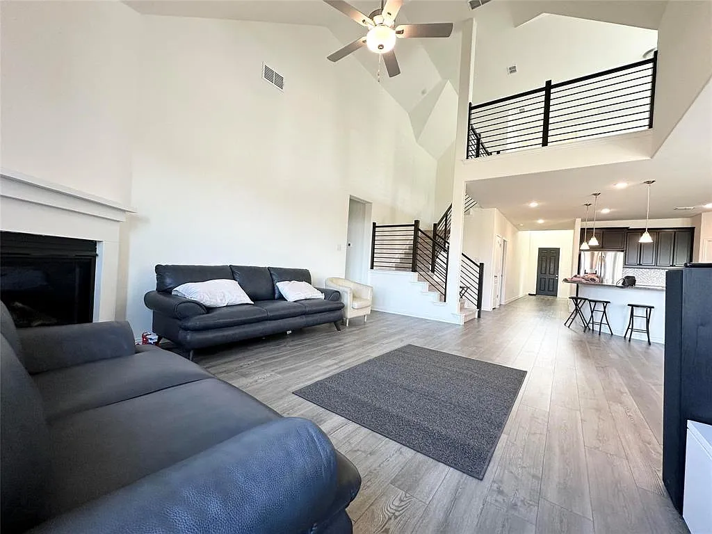 4 bed, 3106 sqft, $3,500 — Photo 3