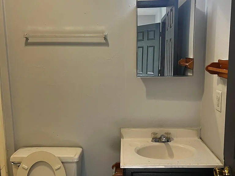 111-3 Fairweight Ave — Photo 5