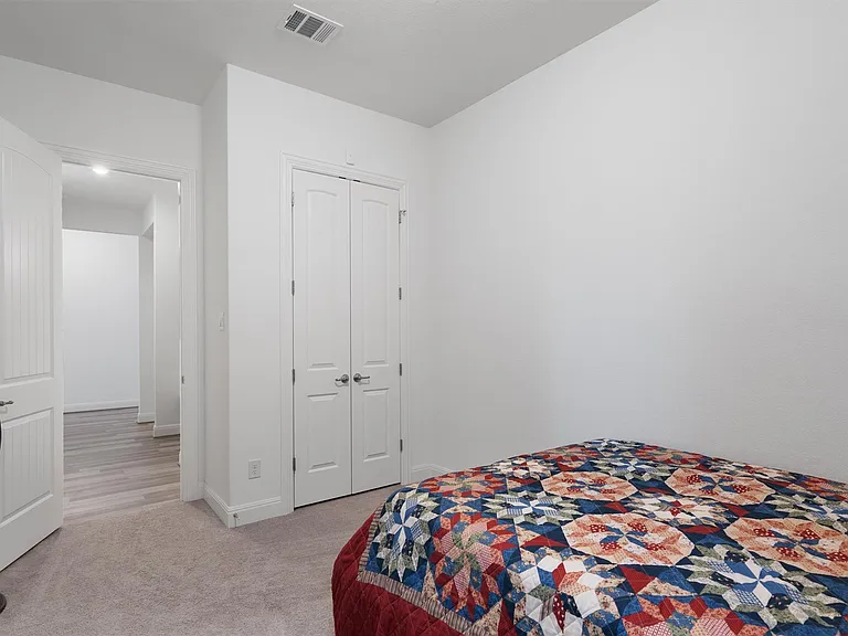 504 Pulitzer Dr — Photo 32
