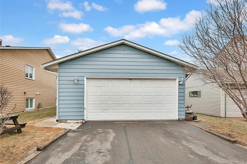 5 bed, $2,750 — Photo 2