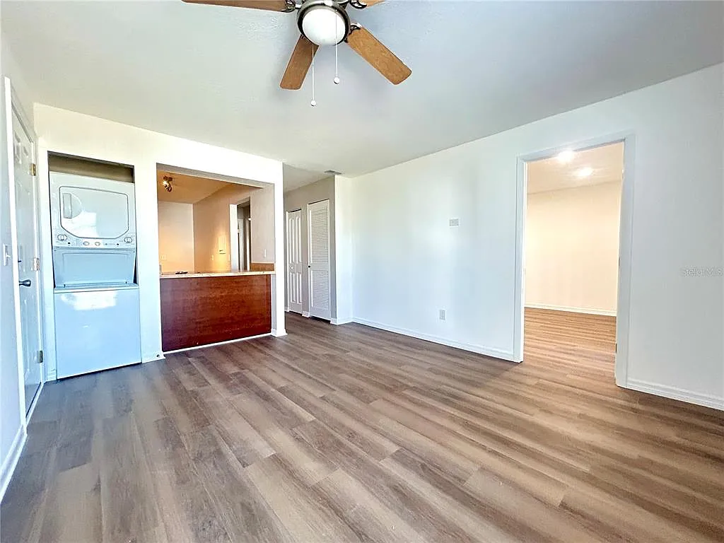 3 bed, 2.0 bath, 1010 sqft, $1,900 — Photo 4