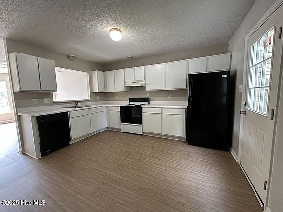 4th image of 1059 W Pueblo Dr