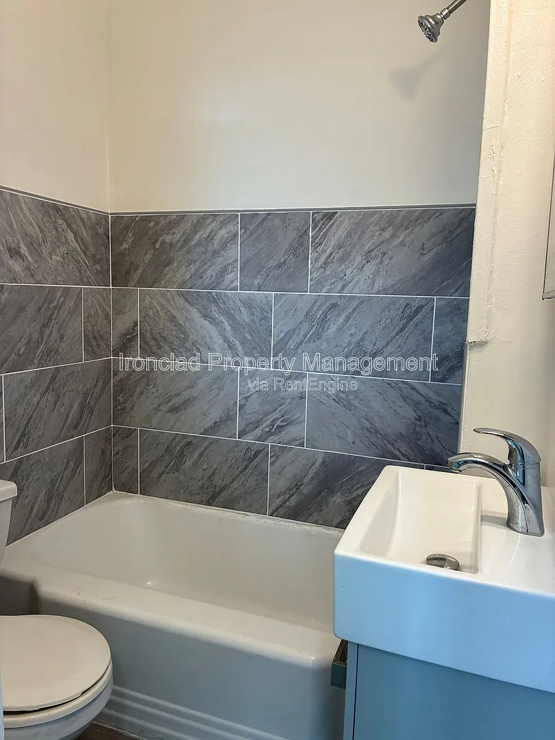 1 bed, 1.0 bath, $1,132 — Photo 2
