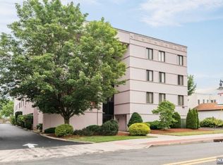 200 Paterson Ave #1B-OOO4, East Rutherford, NJ 07073