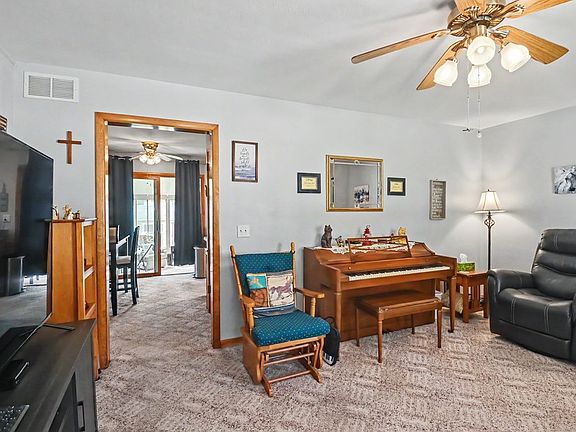 5th image of 700 Willowcrest Ln