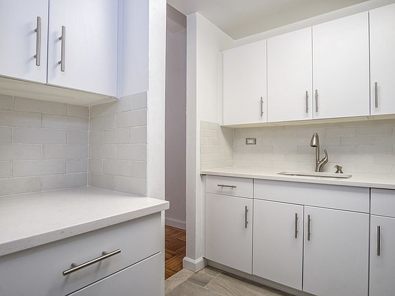 4th image of 3355 Sedgwick Ave #5U
