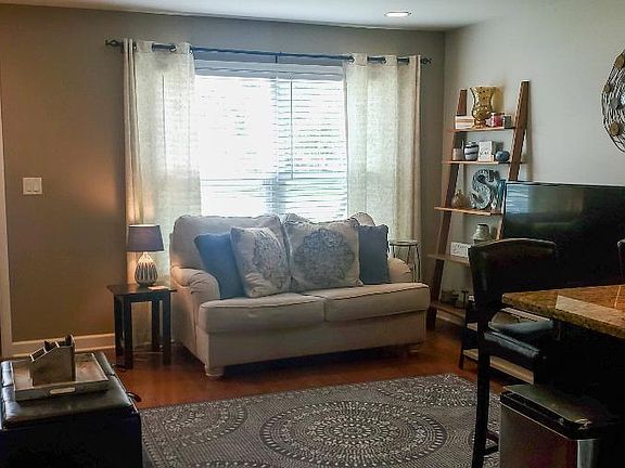 4th image of 817 Mansfield Ct