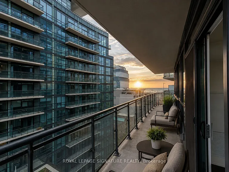 460 Adelaide St E #1706 — Photo 12