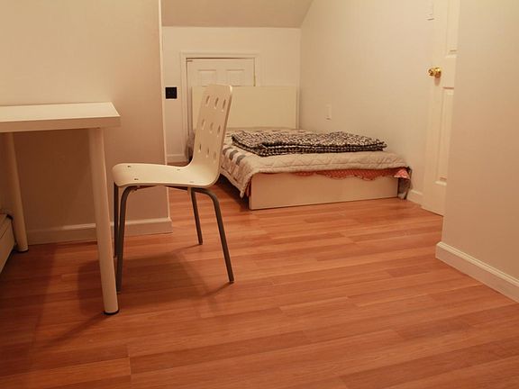 4th image of 248 Parker Ave