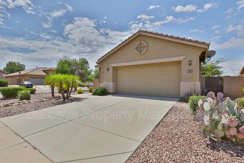 3 bed, 2.0 bath, 1581 sqft, $2,000 — Photo 3