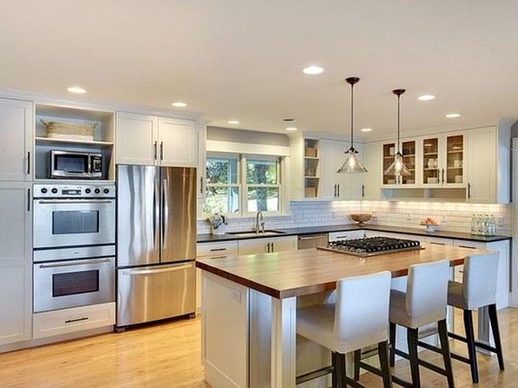 Gourmet Kitchen with High End Appliances (Viking, etc)