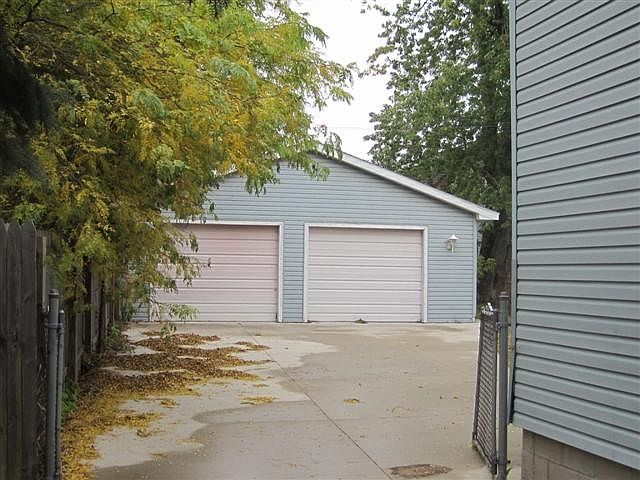 2nd image of 1106 Philippen St
