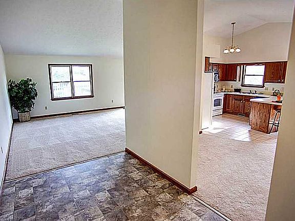 3rd image of 231 Green Oak Dr