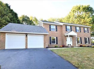 3 Running Brook Ln, Newark, DE 19711