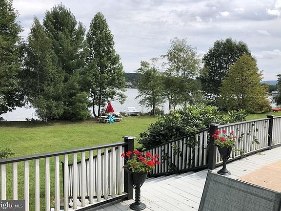 3rd image of 32 Shore Dr