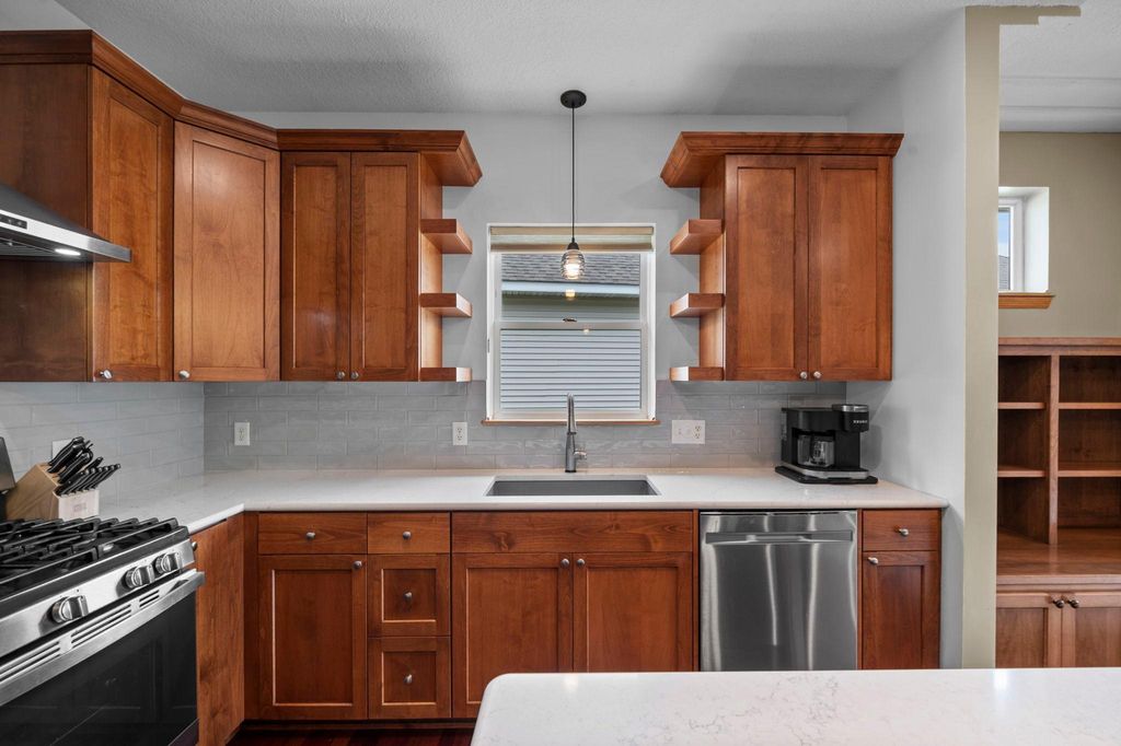 6673 99th St S, Cottage Grove, MN - More