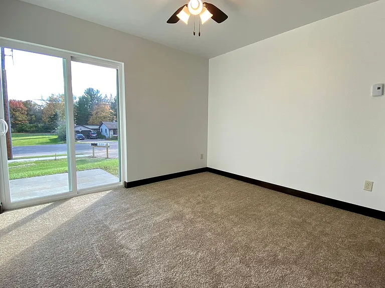 1007 University Ave — Photo 6