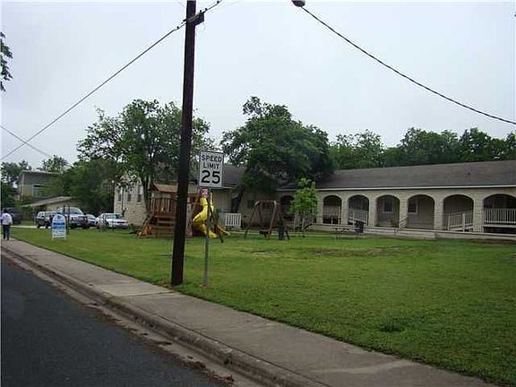 3rd image of 1401 Bouldin Ave