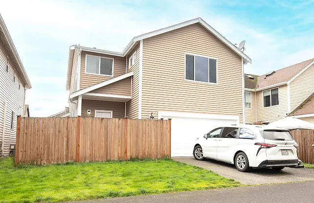 3 bed, 2250 sqft, $3,000 — Photo 2