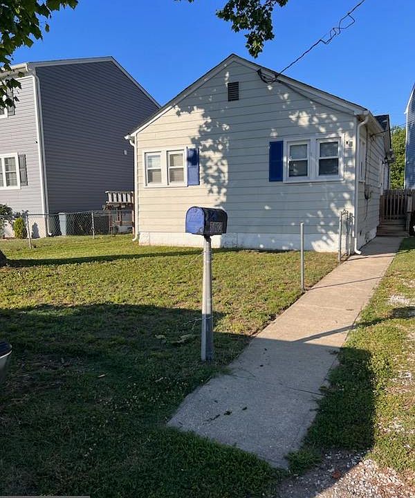 1st image of 7903 W End Dr