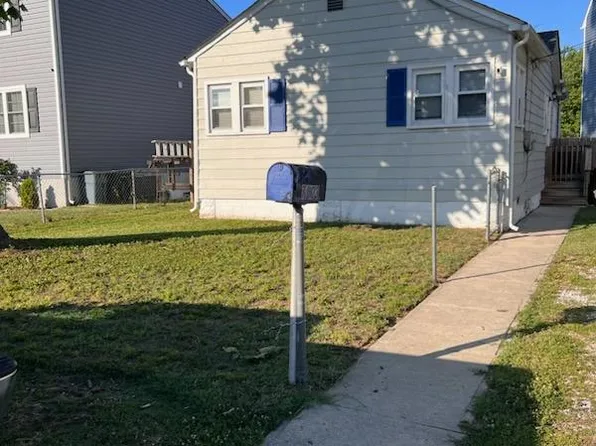 7903 W End Dr, Baltimore, MD 21226