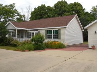 68312 Fleetwood Dr, South Haven, MI 49090